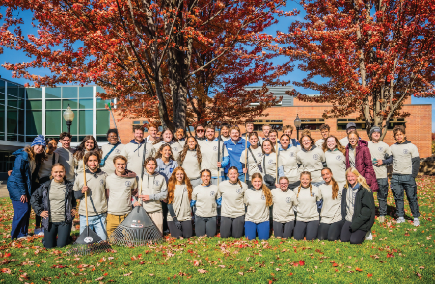 SAU student group photo in the fall